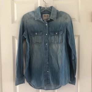 ✨5 for $25✨Mossimo denim shirt.